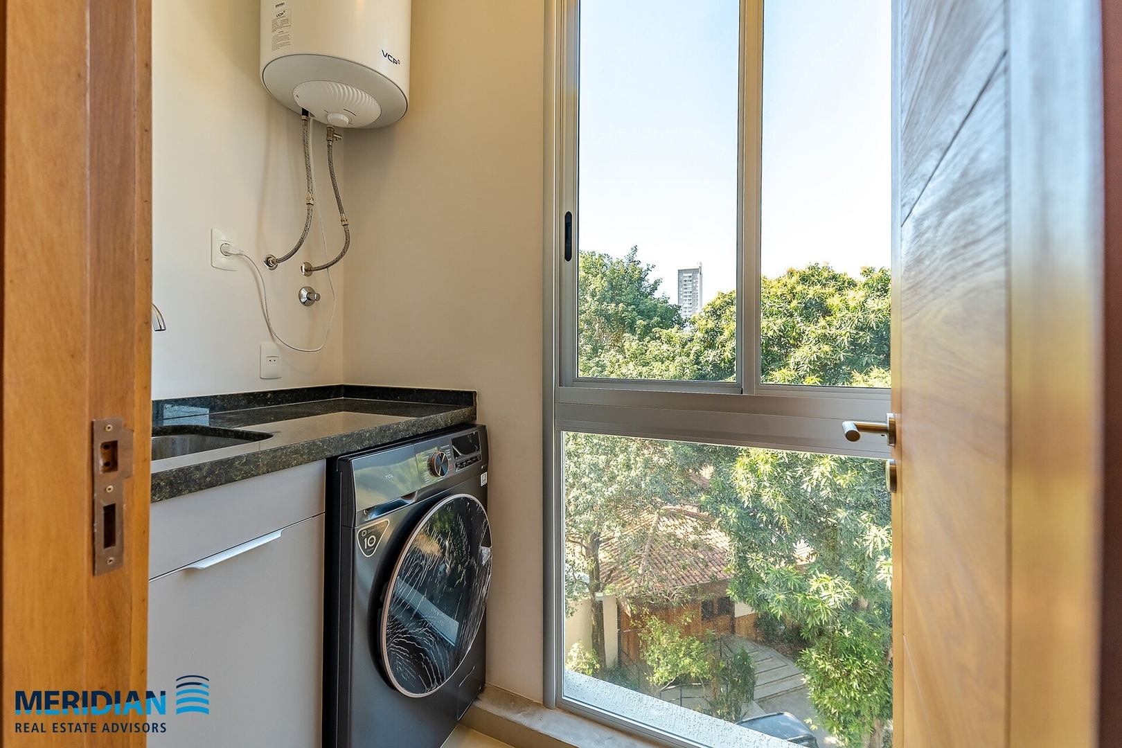 Depto premium a pasos del Shopping del Sol! 90m2! 9 Meridian Executive Rentals