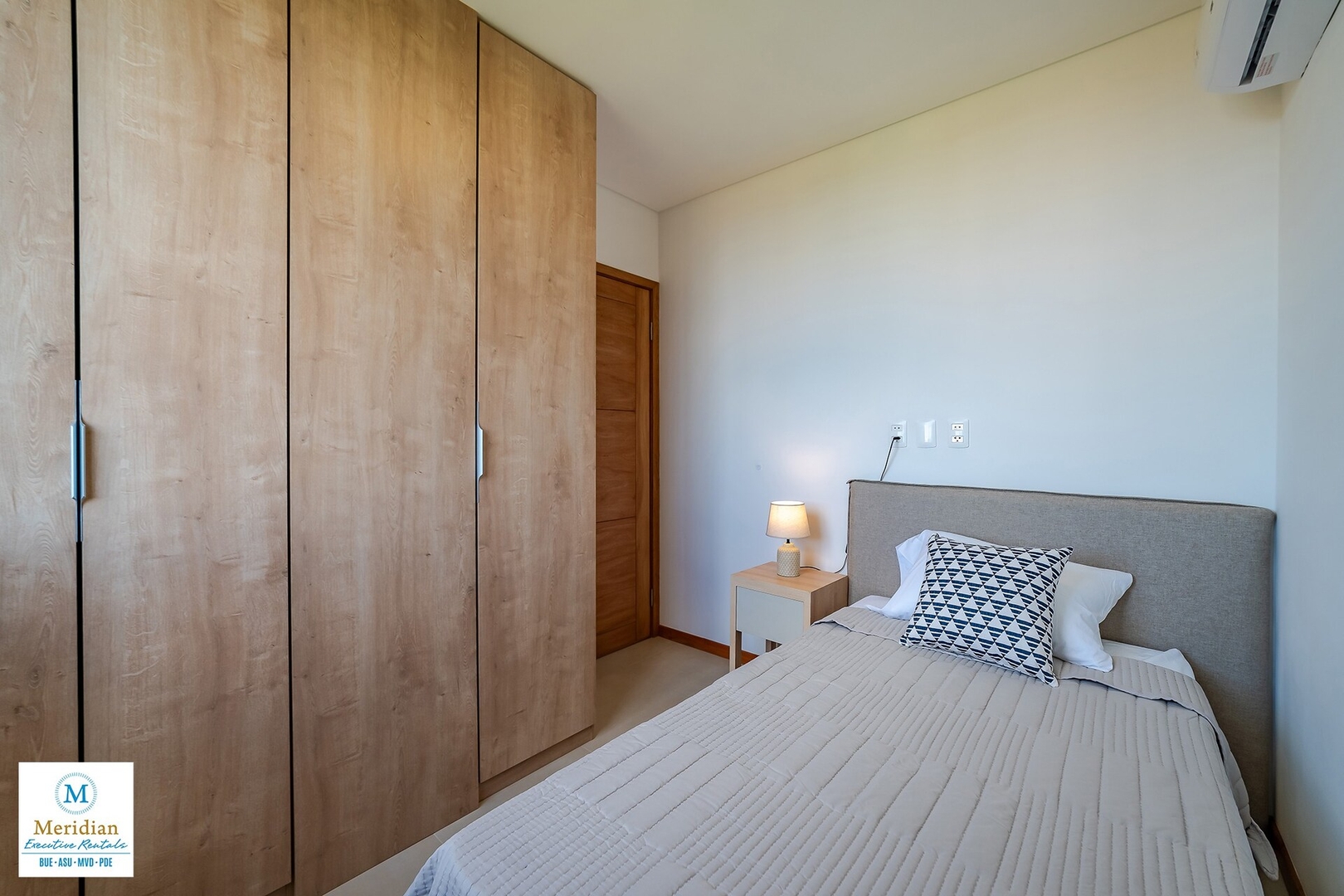 ¡A 50m del Shopping del Sol! 5 Meridian Executive Rentals