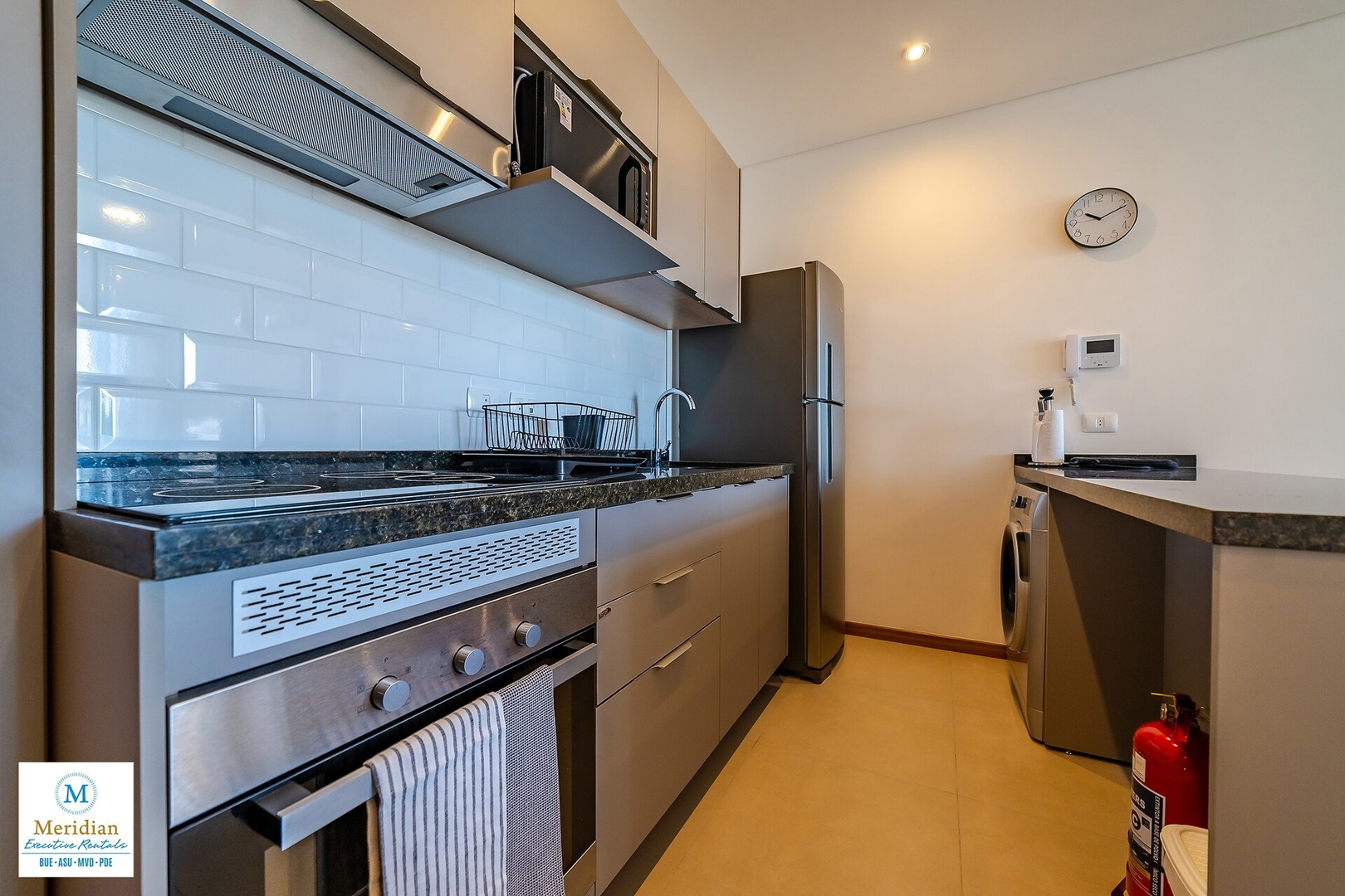 ¡A 50m del Shopping del Sol! 13 Meridian Executive Rentals