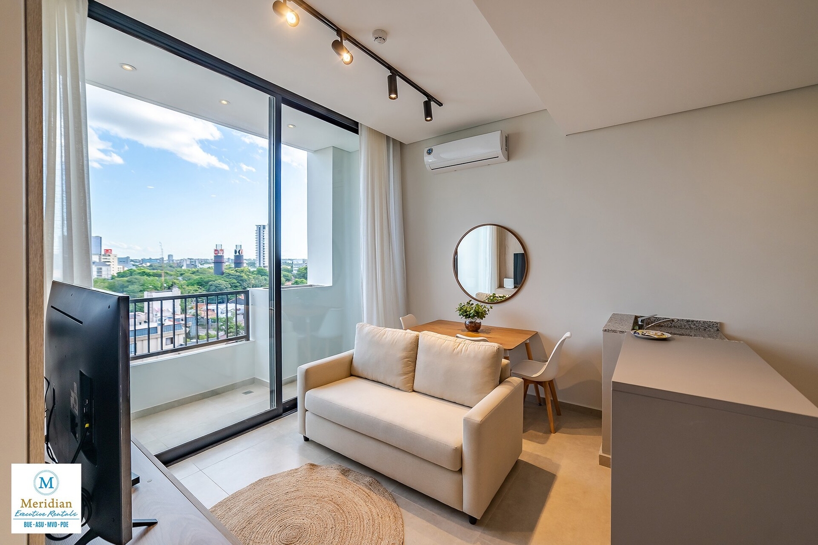 ¡A pasos del Shopping del Sol! ¡Equipamiento Full! 6 Meridian Executive Rentals