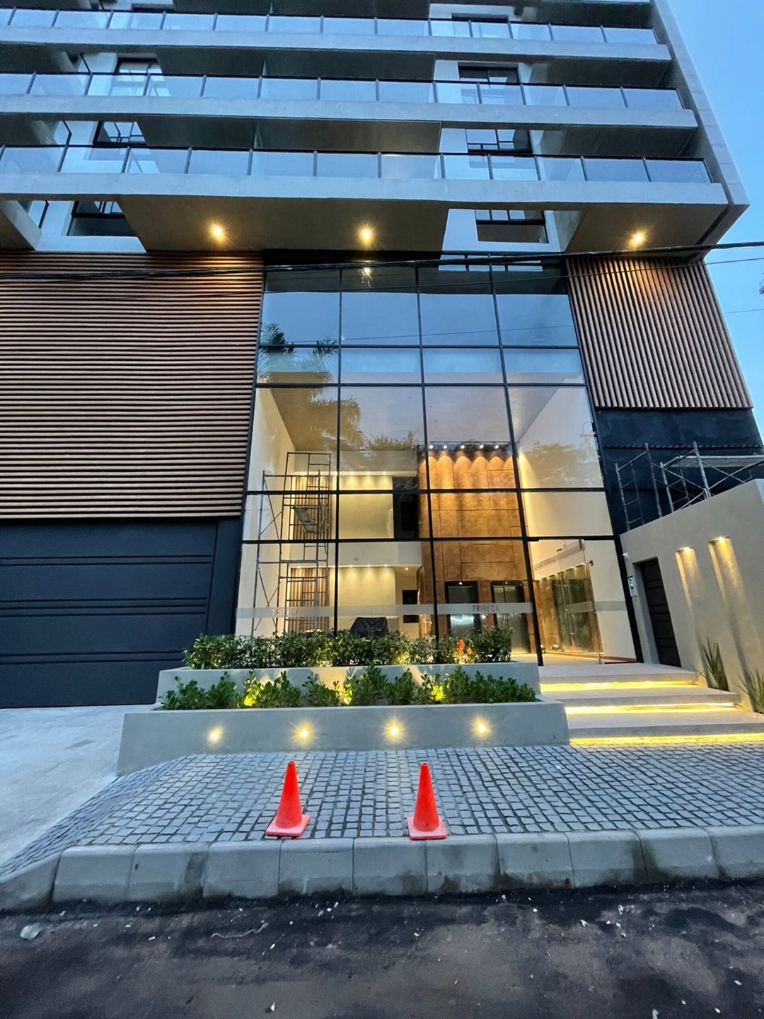 ¡A estrenar y a 30m del Shopping del Sol! 20 Meridian Executive Rentals