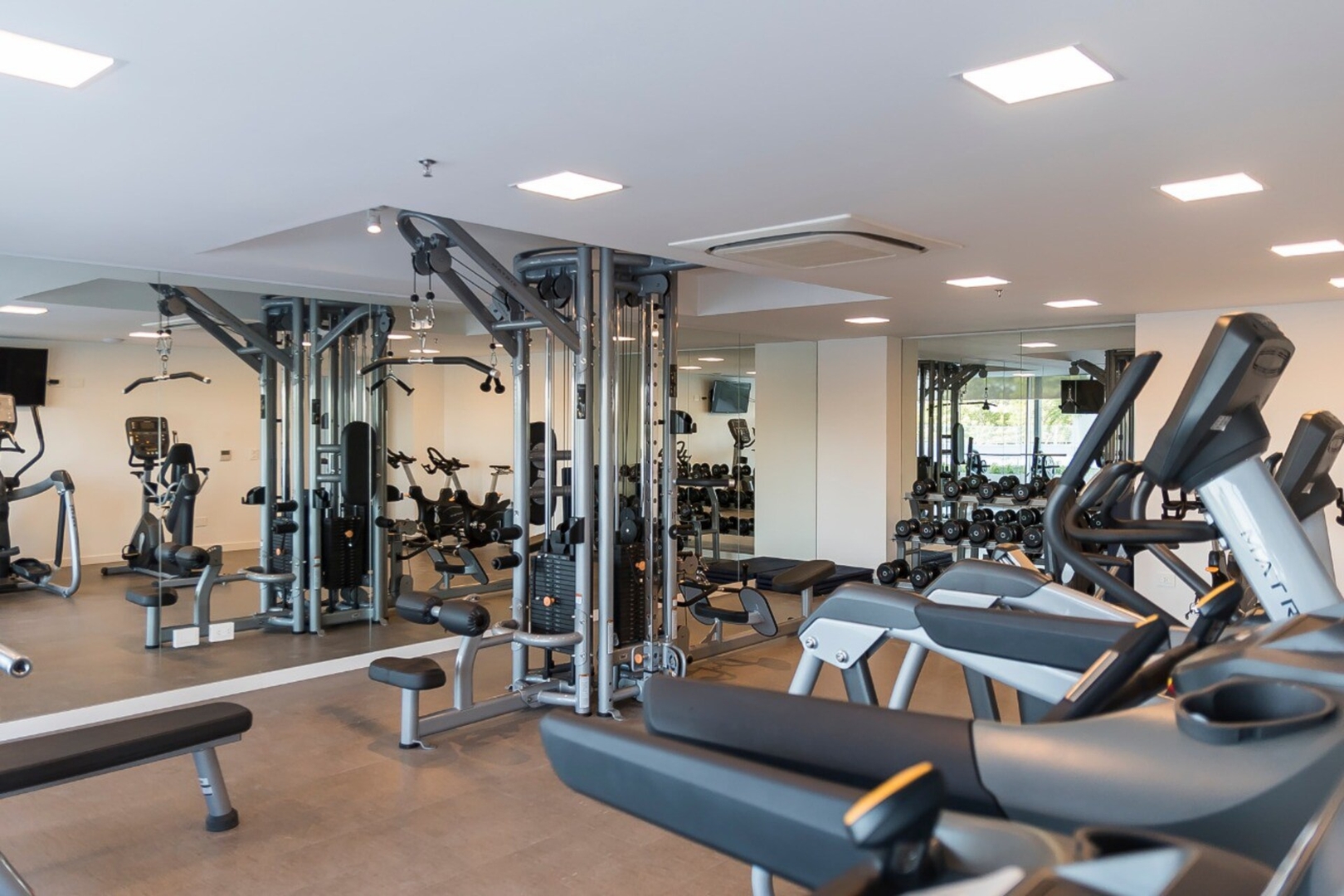1 Bedroom Luxury Apartment close to everything! 21 Meridian Executive Rentals