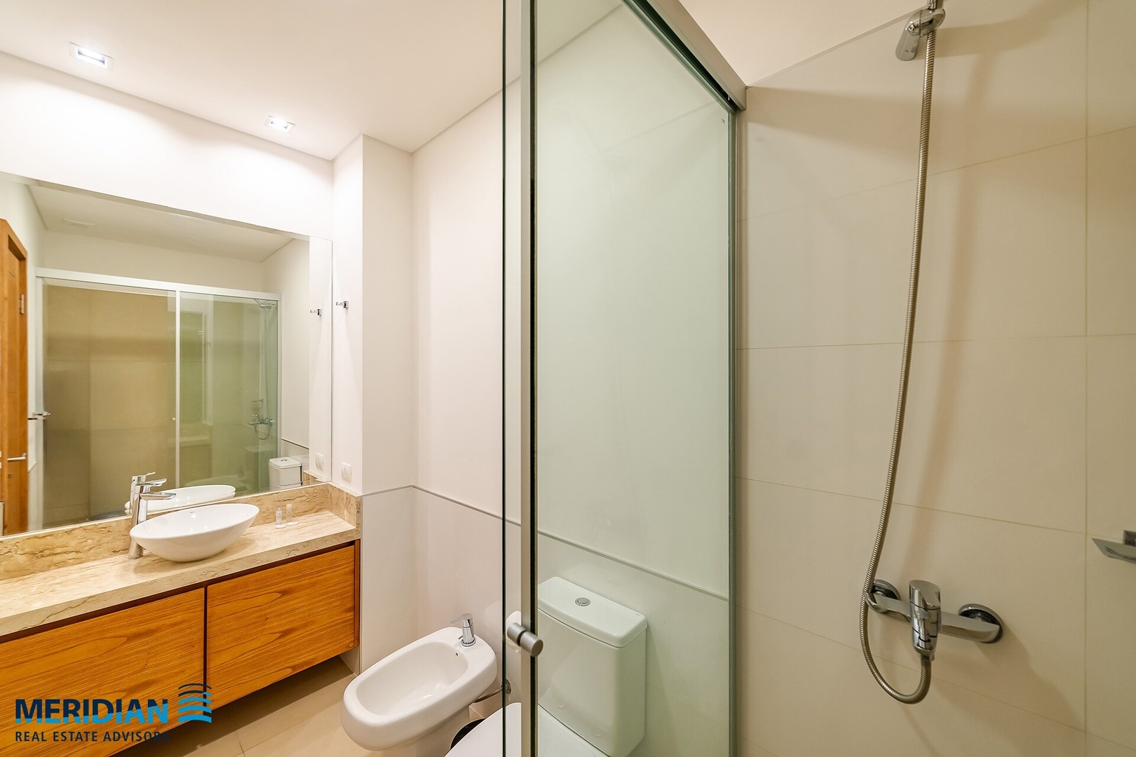 Depto premium a pasos del Shopping del Sol! 90m2! 19 Meridian Executive Rentals