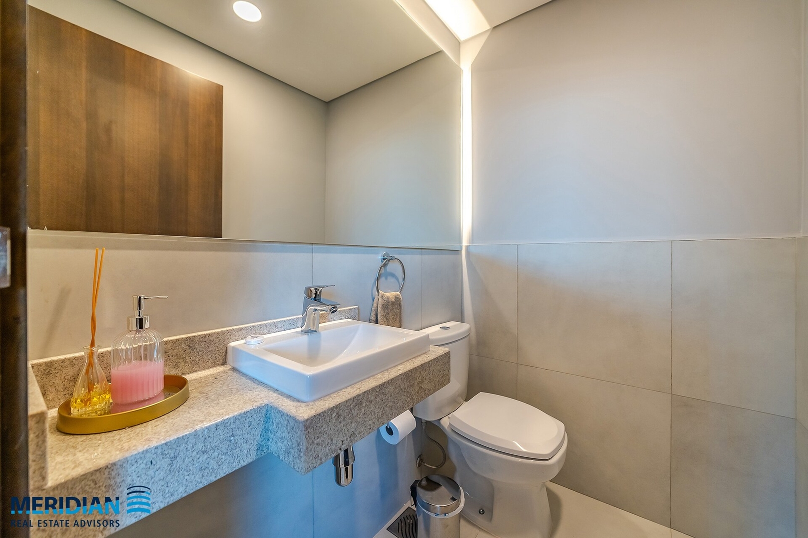 ¡A pasos del Shopping del Sol c/deco profesional! 10 Meridian Executive Rentals