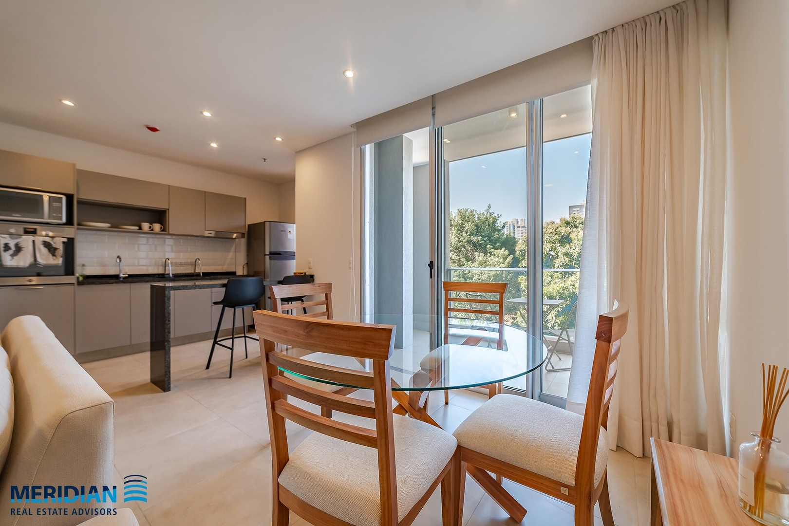 Depto premium a pasos del Shopping del Sol! 90m2! 3 Meridian Executive Rentals