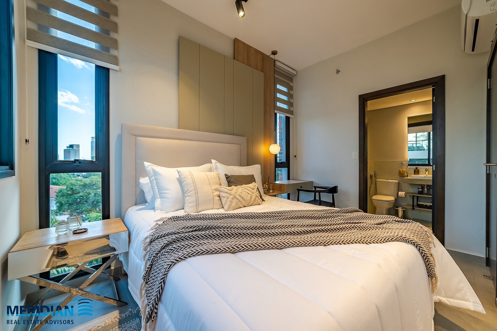 ¡A pasos del Shopping del Sol c/deco profesional! 2 Meridian Executive Rentals