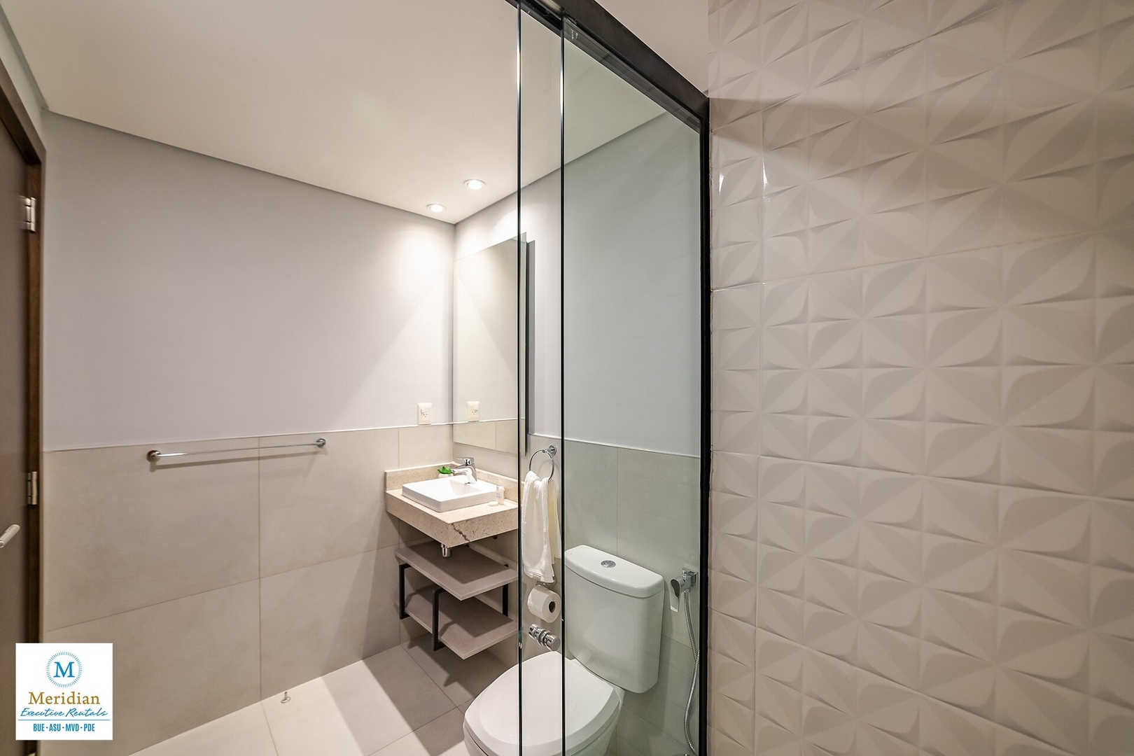 ¡A pasos del Shopping del Sol! ¡Equipamiento Full! 23 Meridian Executive Rentals