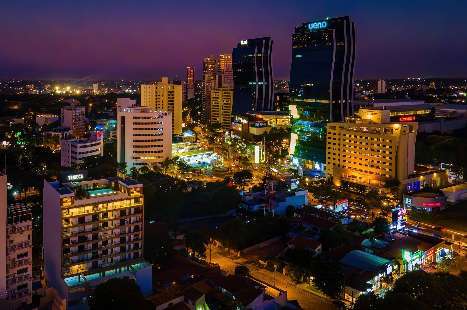 ¡A pasos del Paseo Galería y del Shopping Del Sol! 10 Meridian Executive Rentals