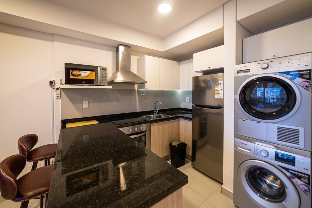 A pasos del Shopping del Sol y Paseo La Galería! 4 Meridian Executive Rentals