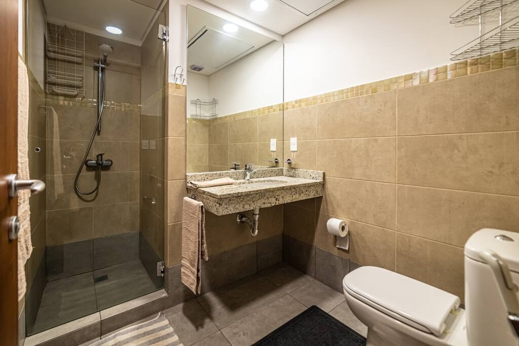 A pasos del Shopping del Sol y Paseo La Galería! 8 Meridian Executive Rentals