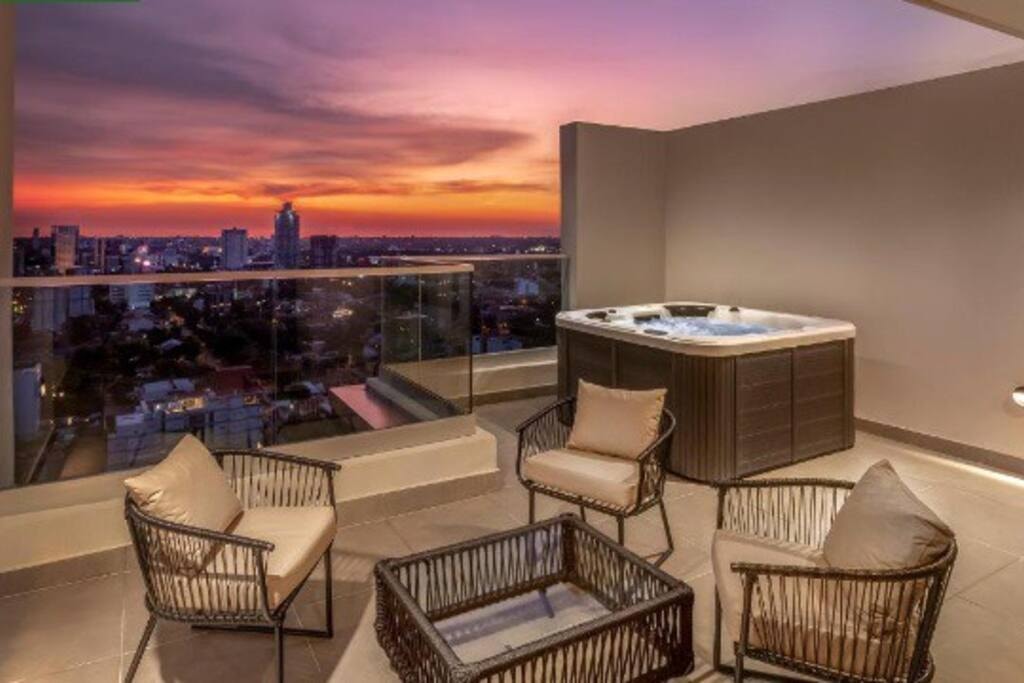 ¡Increíbles vistas panorámicas! Zona Shoppings. 5* 15 Meridian Executive Rentals