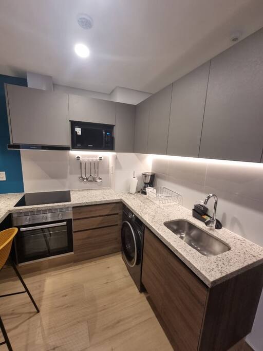 A estrenar a pasos del shopping 5 Meridian Executive Rentals