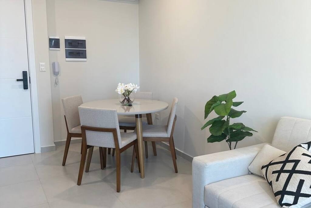  2 Meridian Executive Rentals