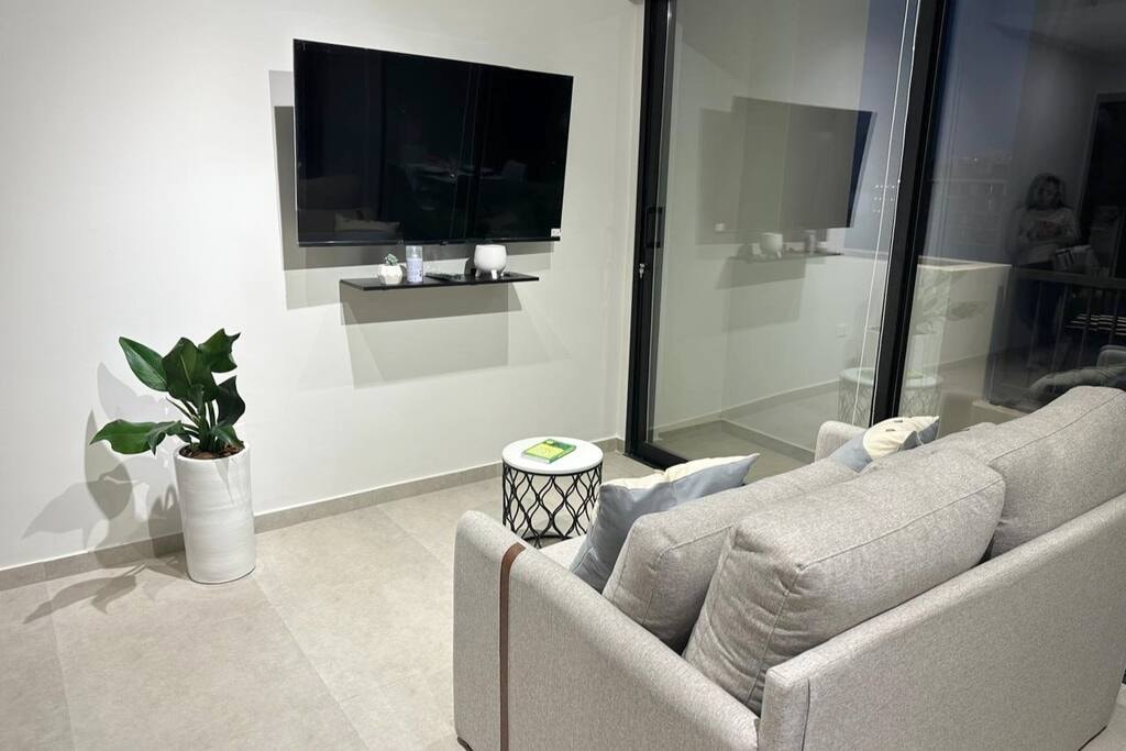  1 Meridian Executive Rentals