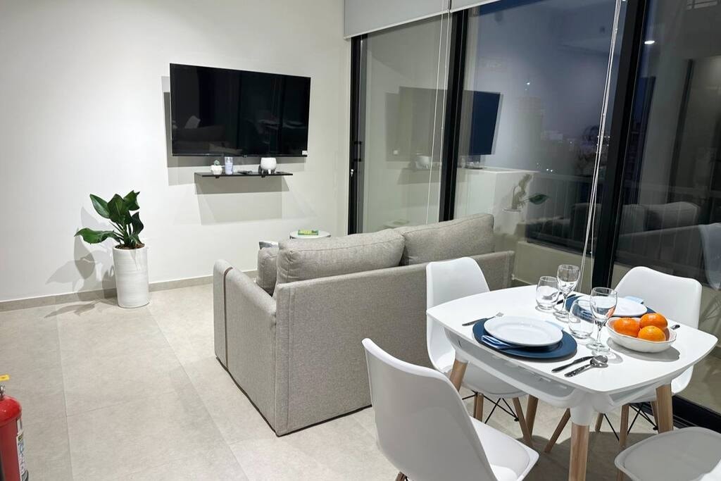  8 Meridian Executive Rentals