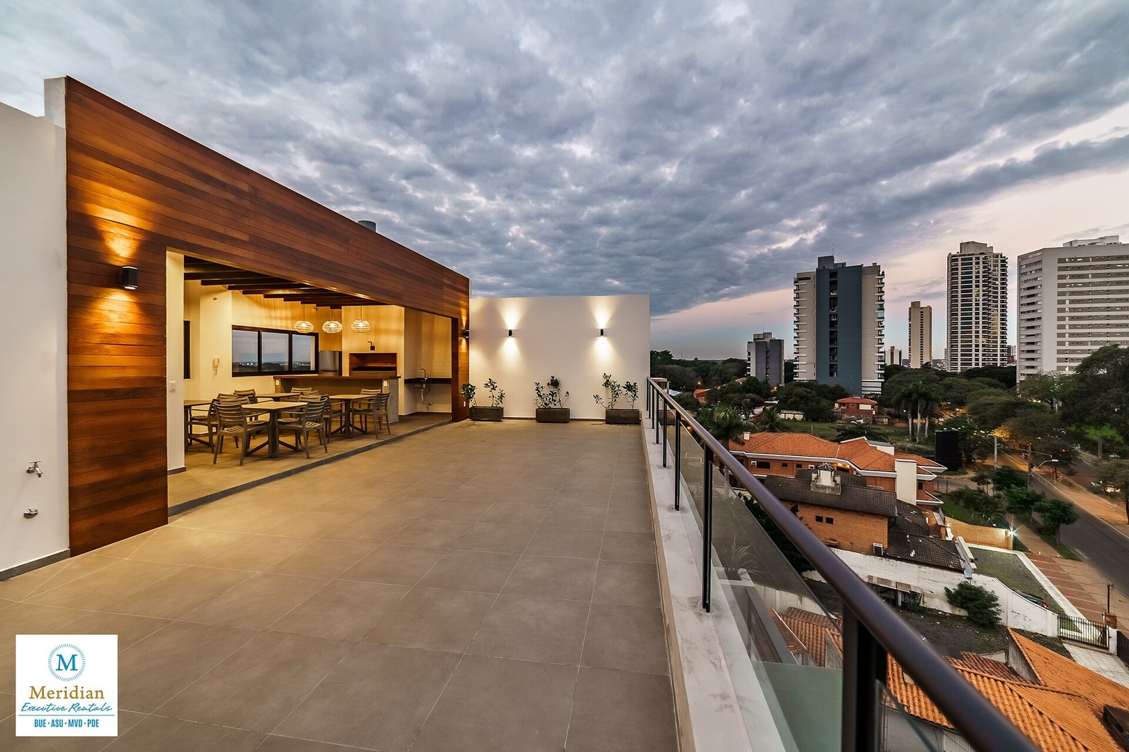 ¡A pasos de Paseo Galería! 7 Meridian Executive Rentals