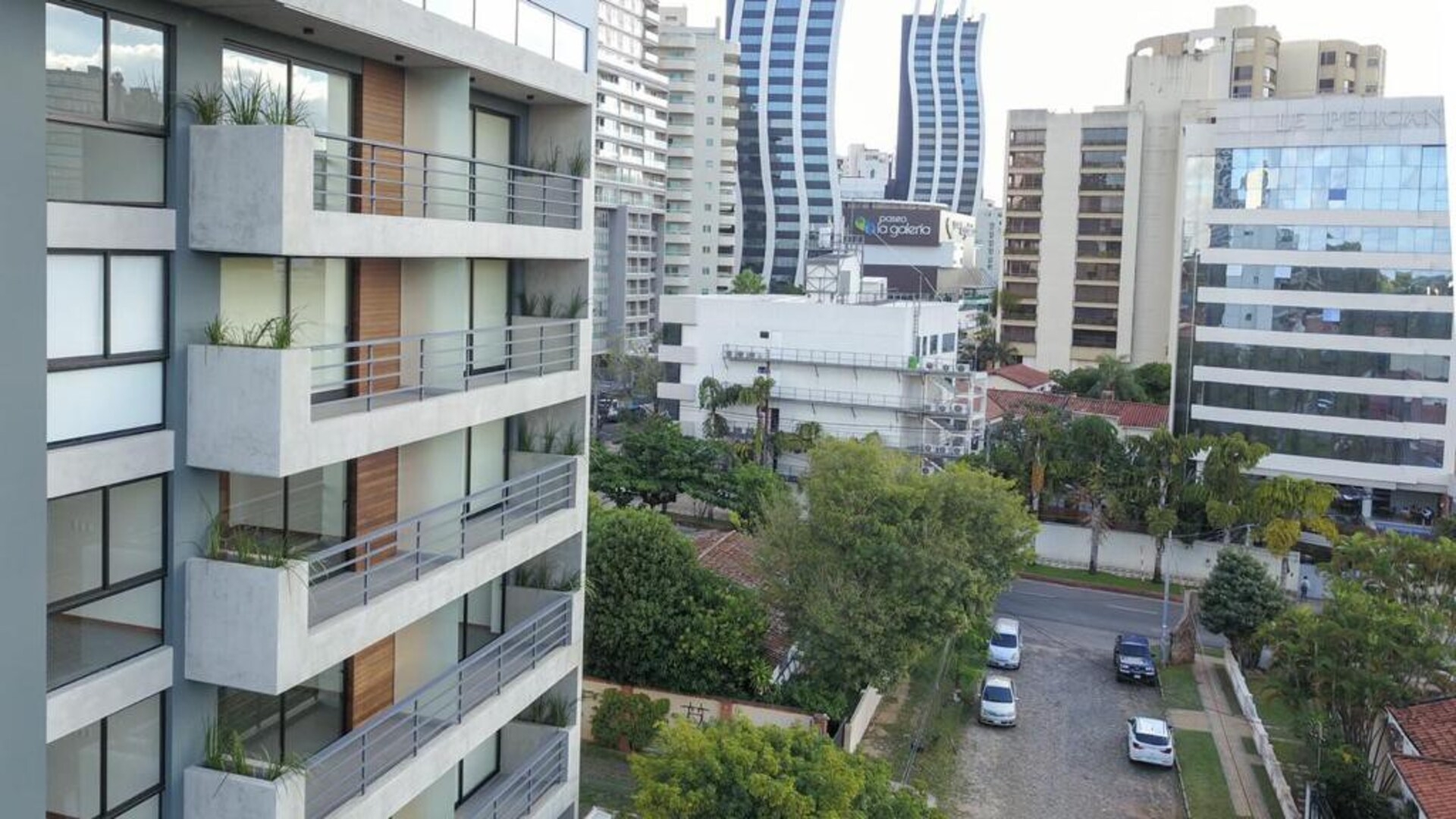 ¡A pasos de Paseo La Galería y a estrenar! Meridian Executive Rentals