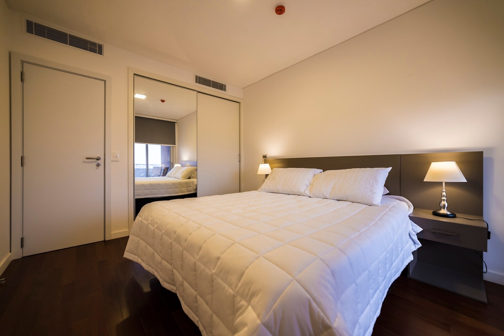 1 Bedroom Luxury Apartment close to everything! 2 Meridian Executive Rentals
