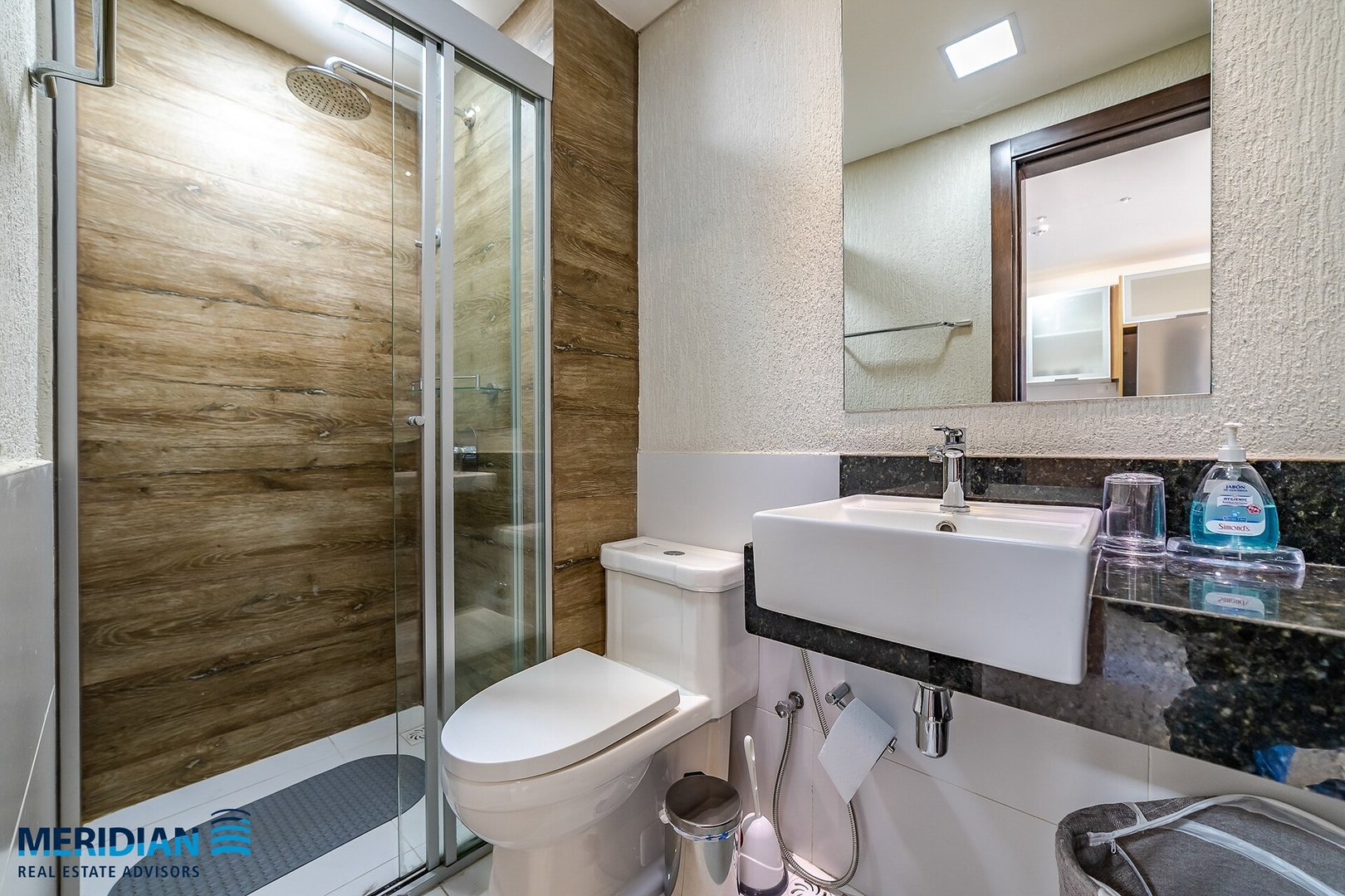 A pasos del Shopping del Sol! A estrenar! 11 Meridian Executive Rentals