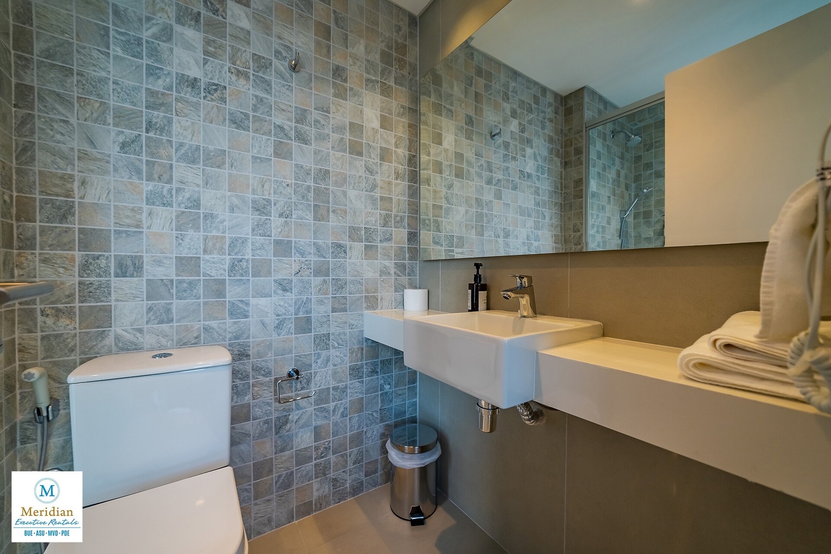 ¡Increíbles vistas panorámicas! Zona Shoppings. 5* 11 Meridian Executive Rentals