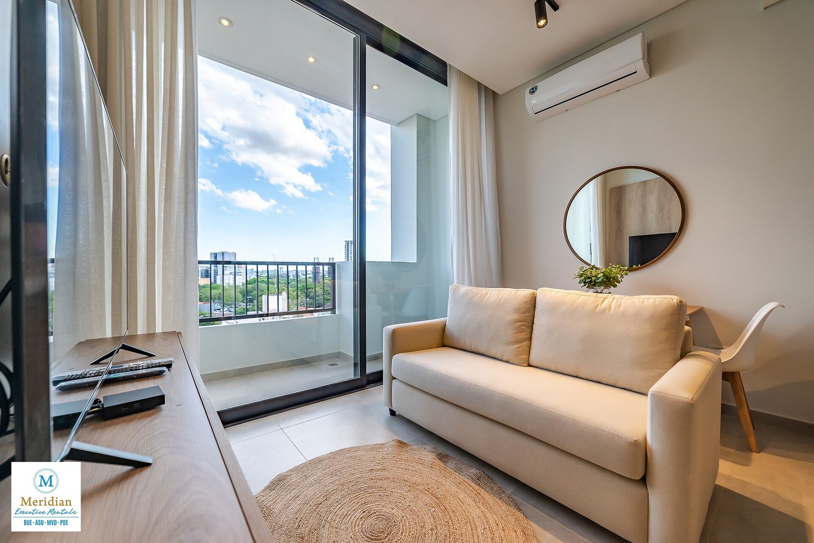 ¡A pasos del Shopping del Sol! ¡Equipamiento Full! 3 Meridian Executive Rentals