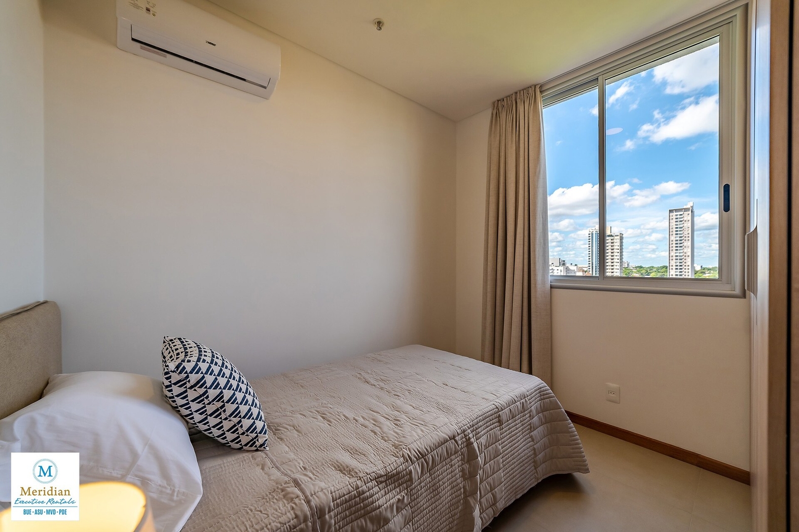 ¡A 50m del Shopping del Sol! 6 Meridian Executive Rentals