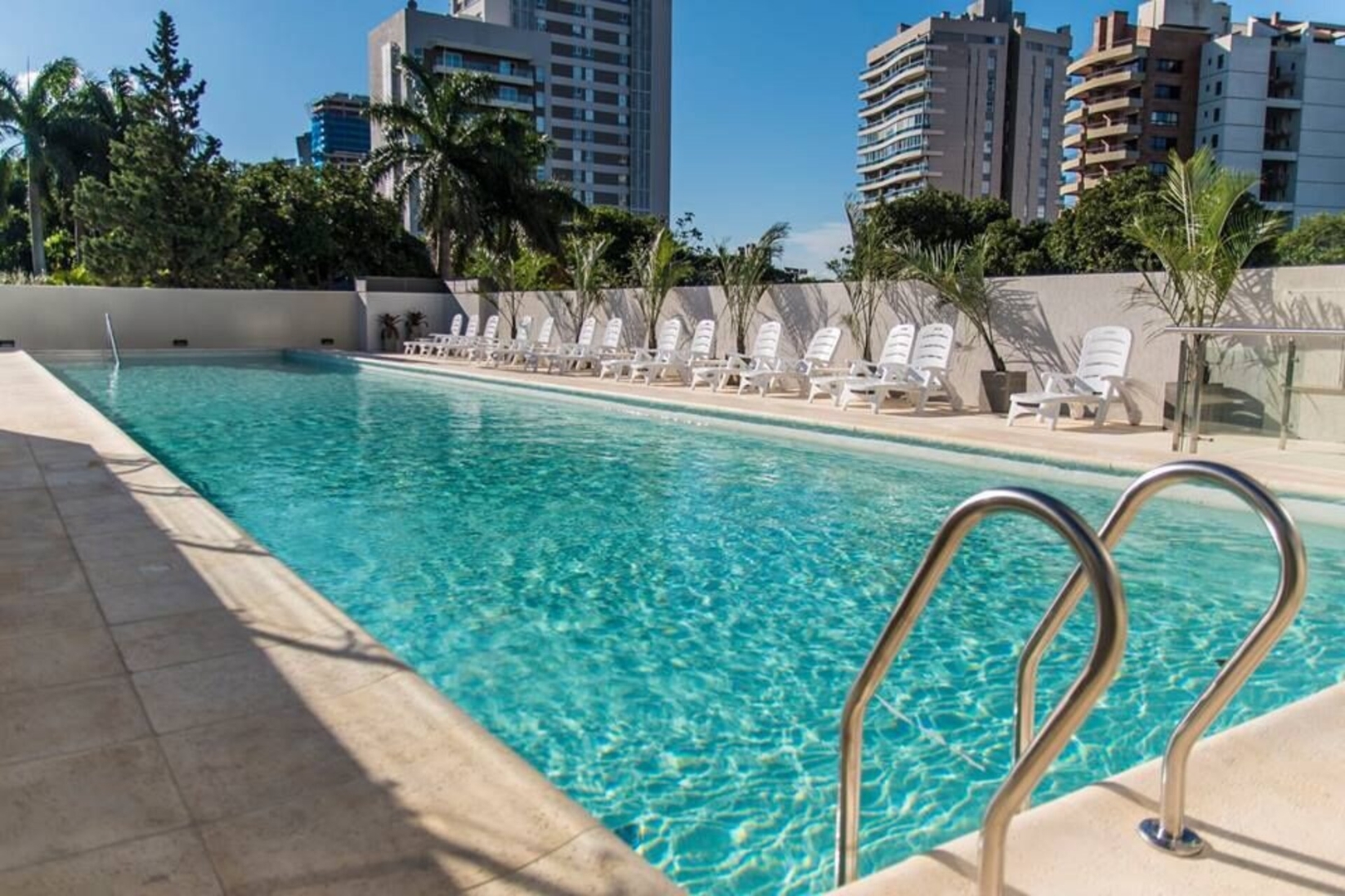 Luxury Living in an unbeatable location! 6 Meridian Executive Rentals