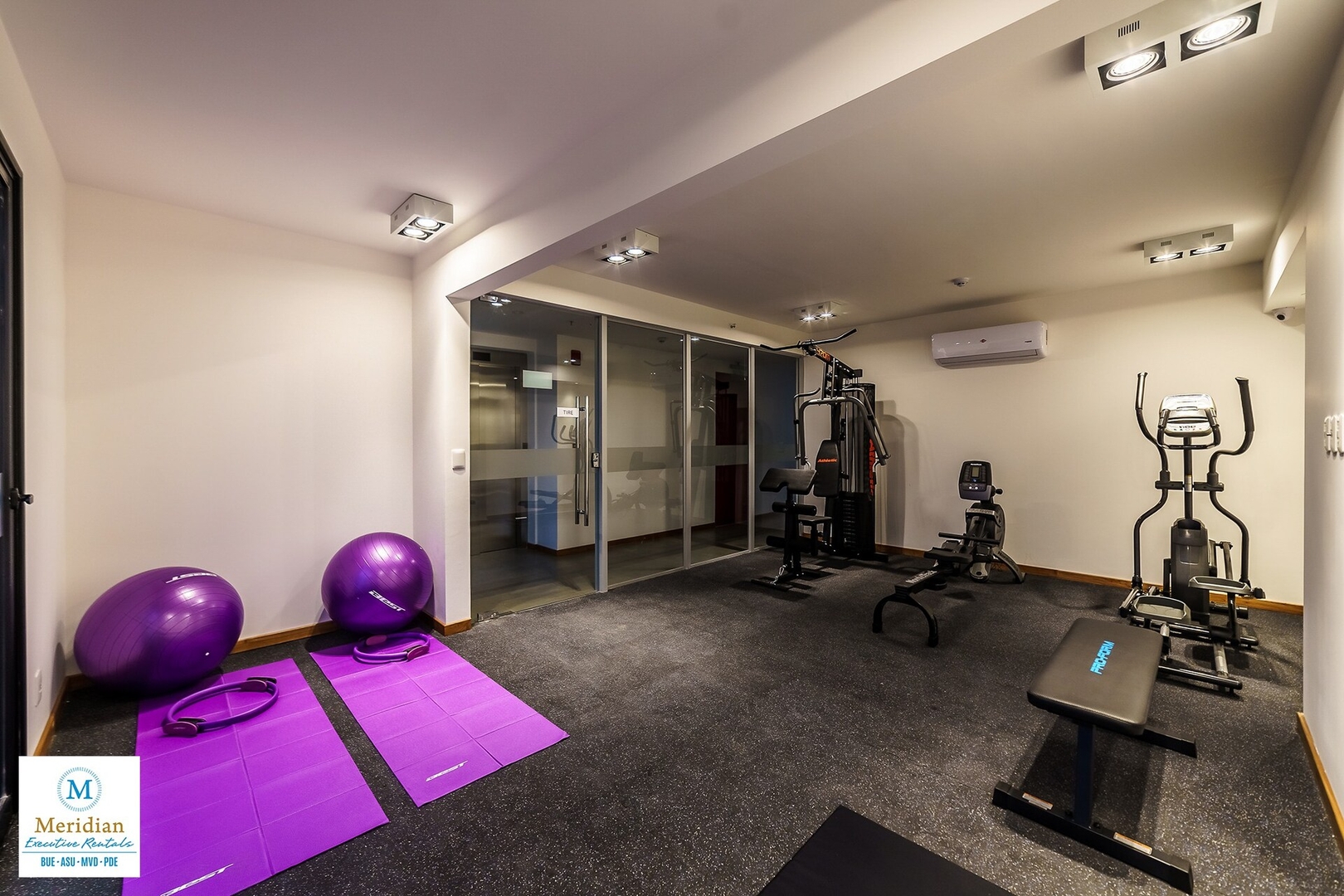 ¡A pasos de Paseo Galería! 1 Meridian Executive Rentals