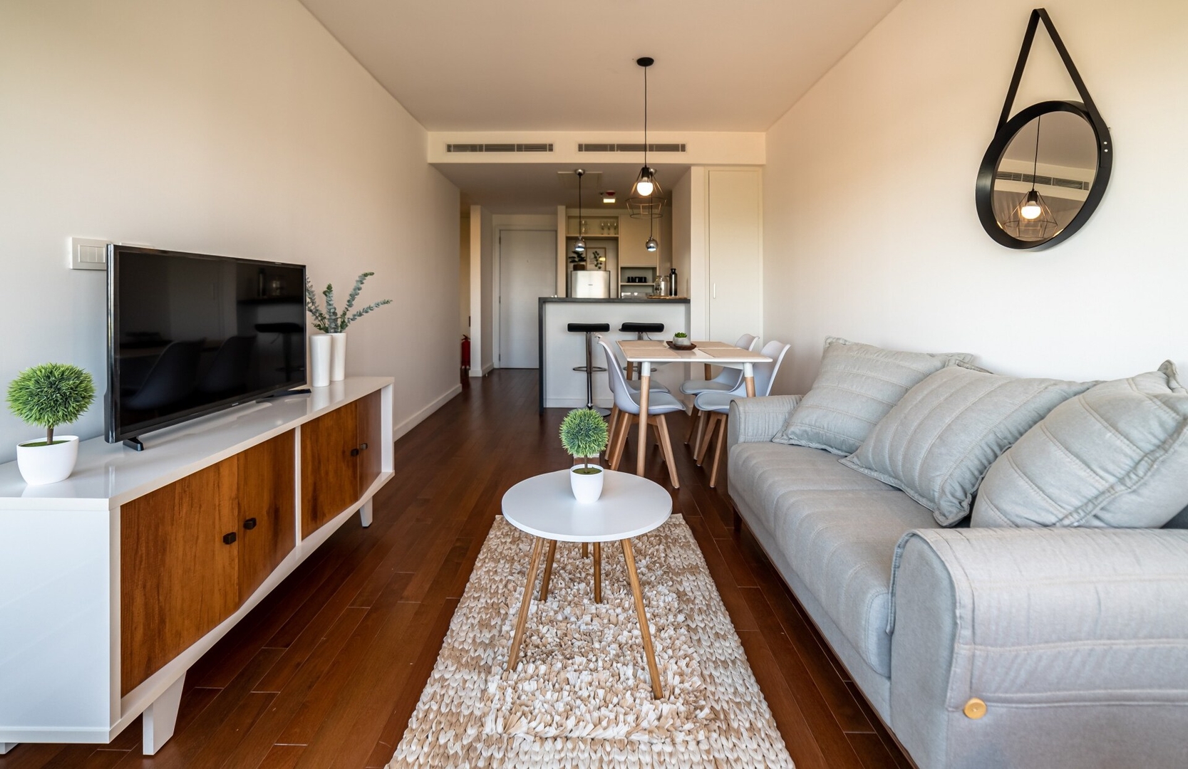 SkyTower, a pasos de todo lo mejor de ASU! 8 Meridian Executive Rentals