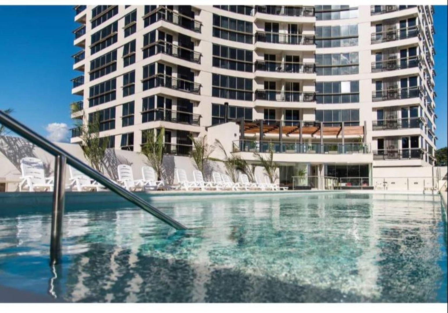 Servicios 5 estrellas y a pasos de todo! 20 Meridian Executive Rentals