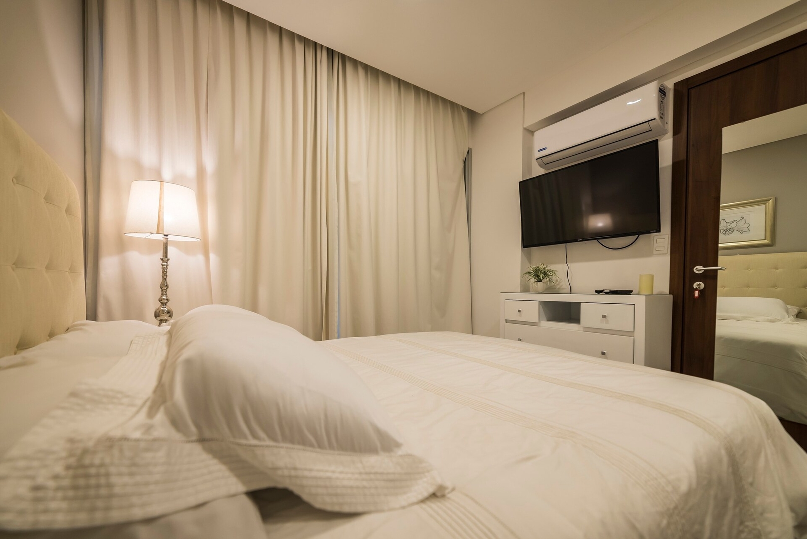 A 30m del Shopping del Sol! Piscina y Gimnasio! 4 Meridian Executive Rentals