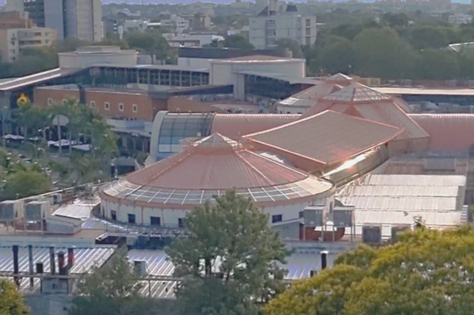 ¡A pasos del Paseo Galería y del Shopping Del Sol! 18 Meridian Executive Rentals