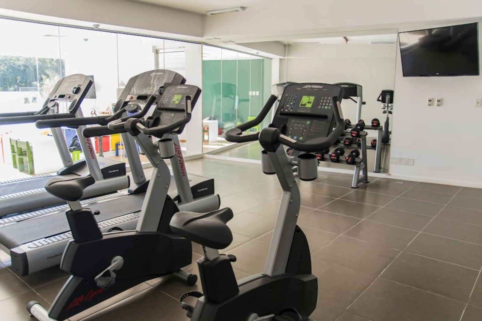 1006 - The Tower Stunning condo 22 Meridian Executive Rentals