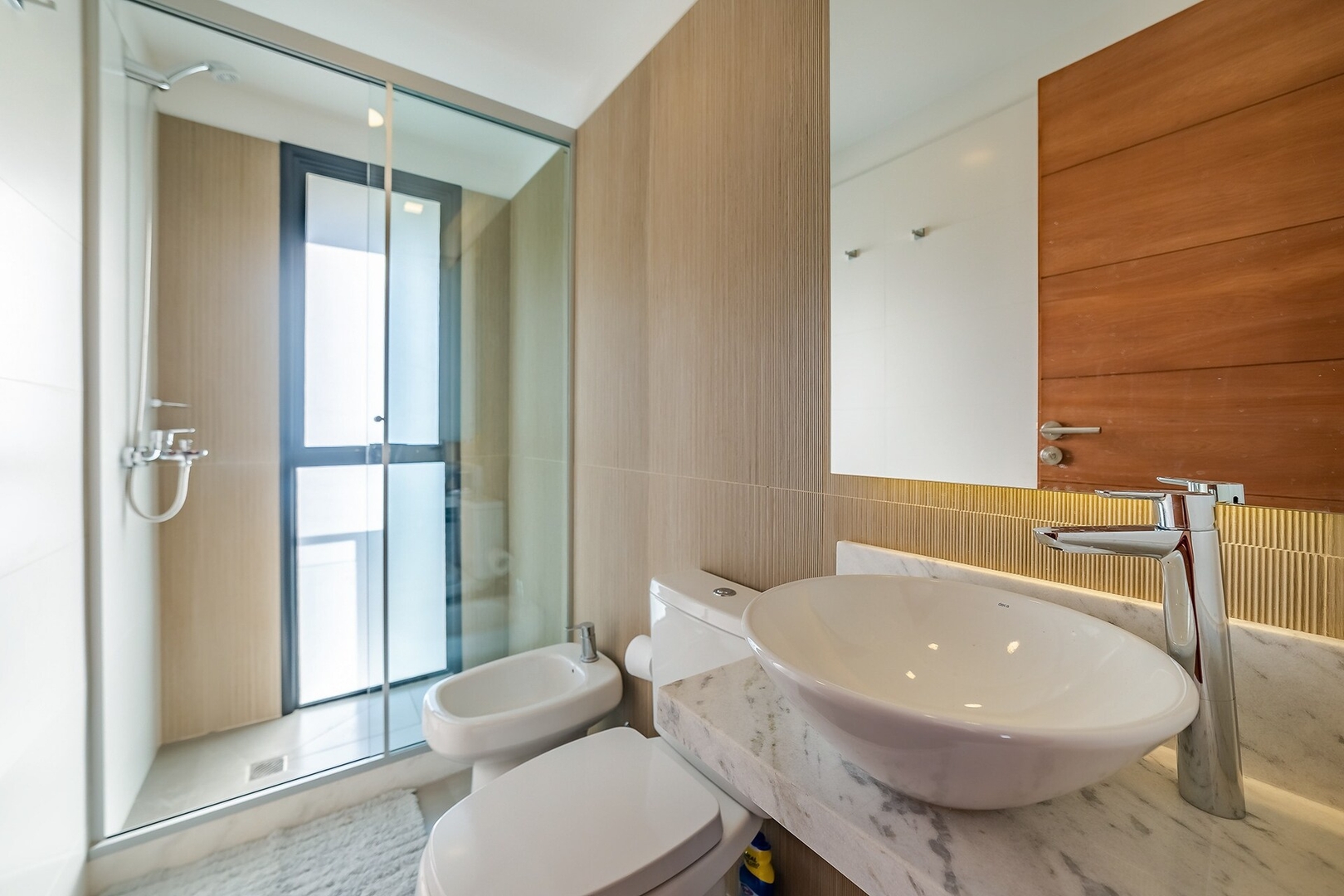 ¡A 30m del Shopping del Sol! 9 Meridian Executive Rentals