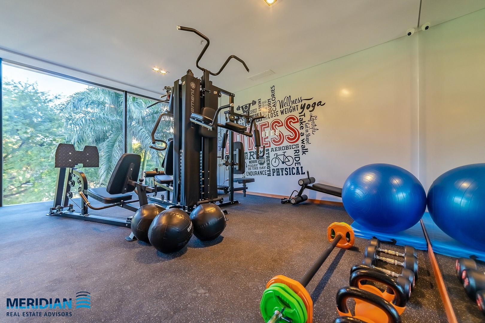 ¡A Pasos del Shopping del Sol! ¡Increíbles vistas! 16 Meridian Executive Rentals