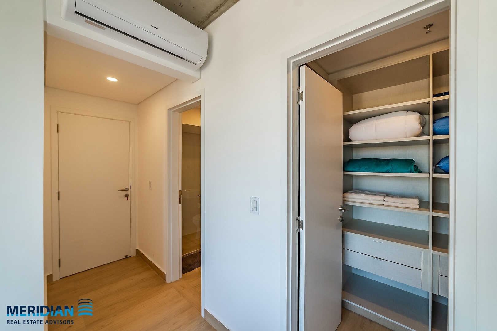 Dpto a estrenar a pasos del Shopping del Sol! 17 Meridian Executive Rentals