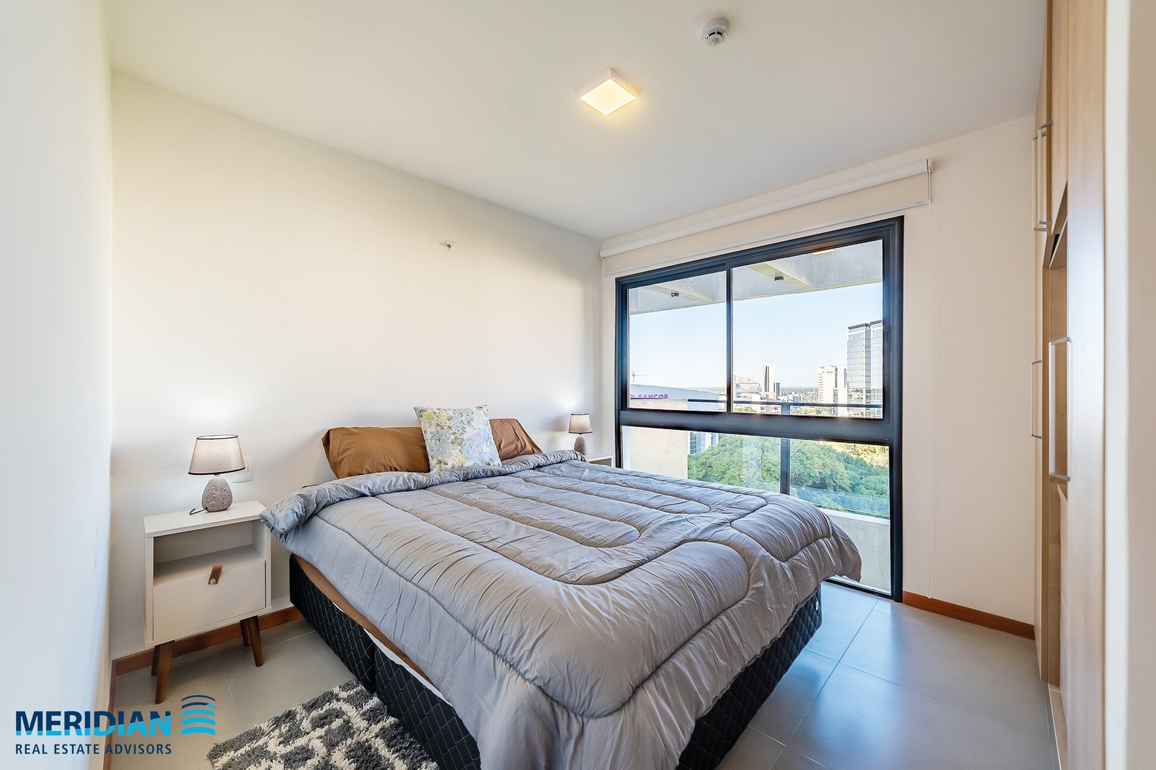 ¡A pasos del Paseo Galería y del Shopping Del Sol! 6 Meridian Executive Rentals