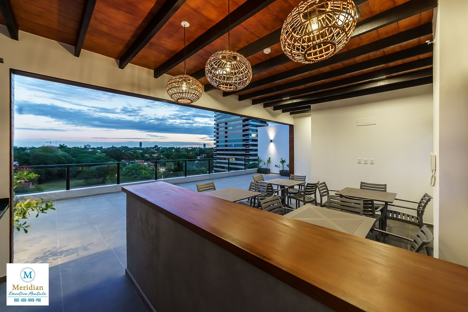 ¡A pasos de Paseo Galería! 6 Meridian Executive Rentals