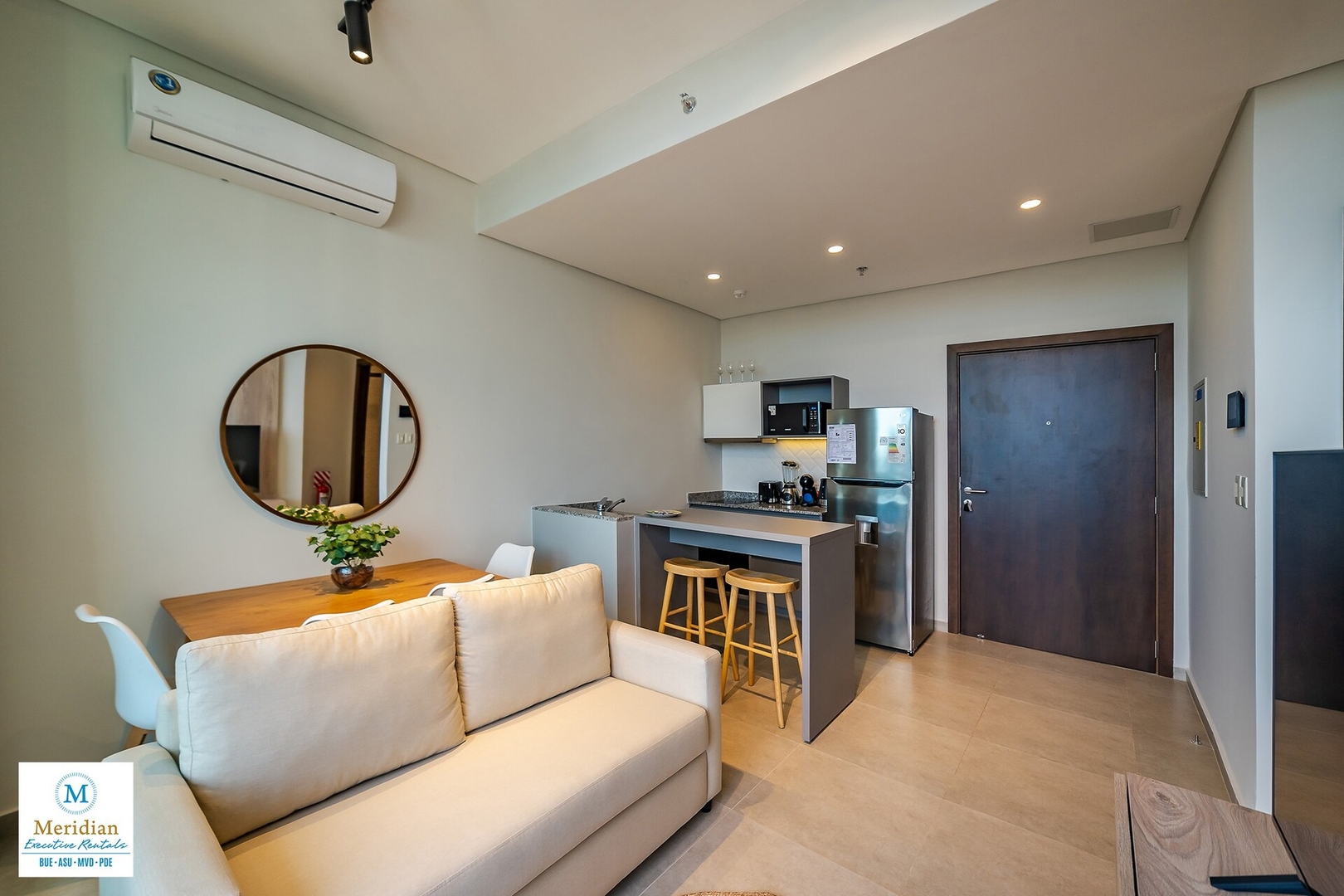 ¡A pasos del Shopping del Sol! ¡Equipamiento Full! 7 Meridian Executive Rentals