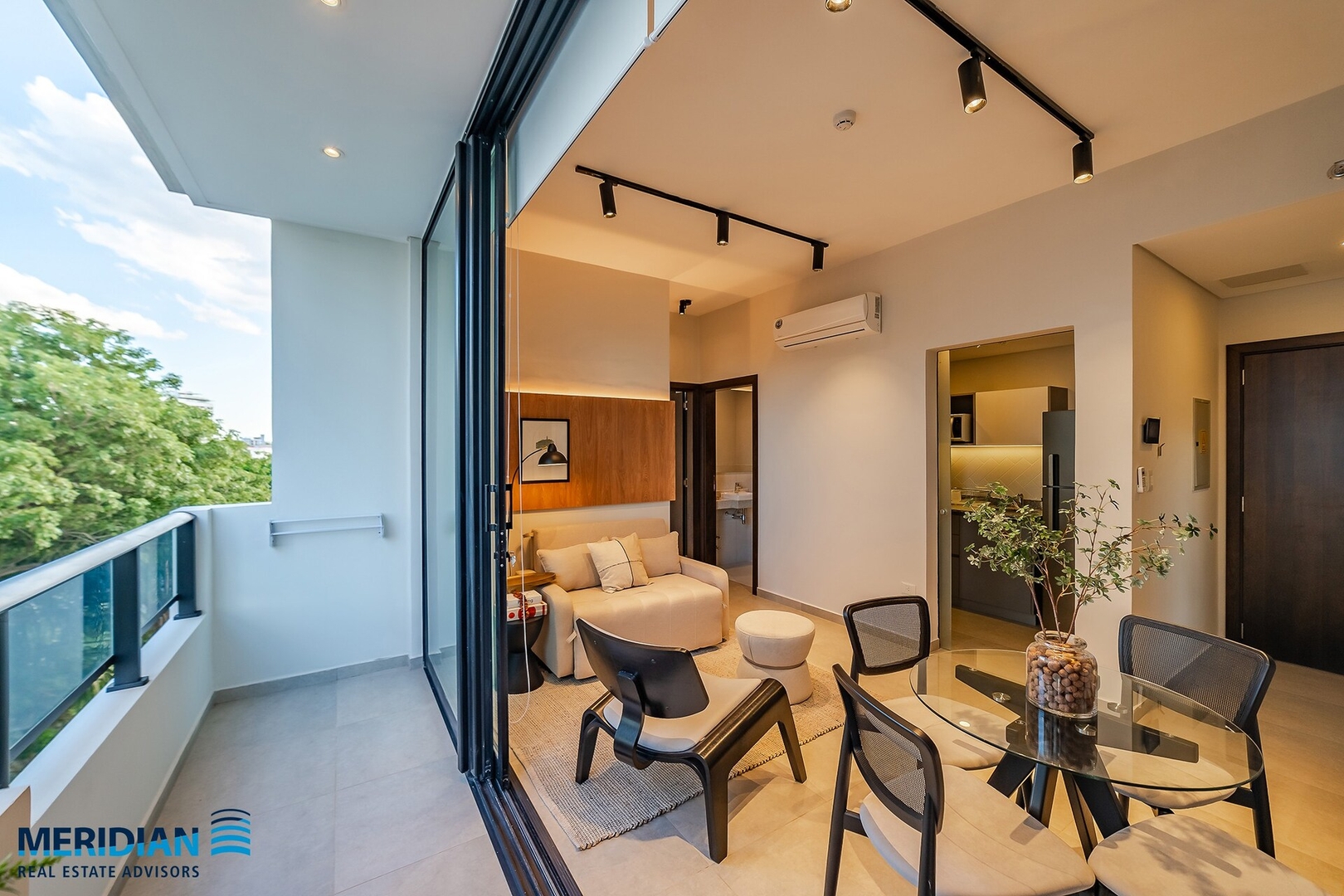 ¡A pasos del Shopping del Sol c/deco profesional! 13 Meridian Executive Rentals