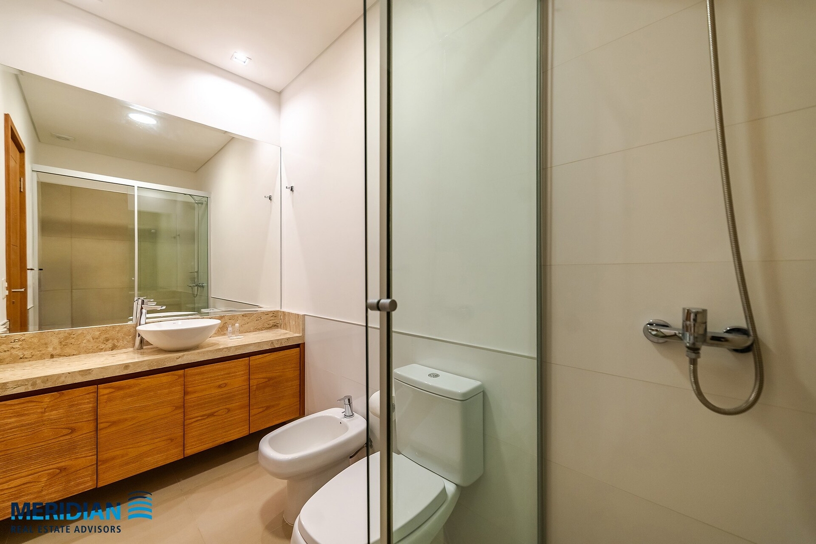 Depto premium a pasos del Shopping del Sol! 90m2! 26 Meridian Executive Rentals