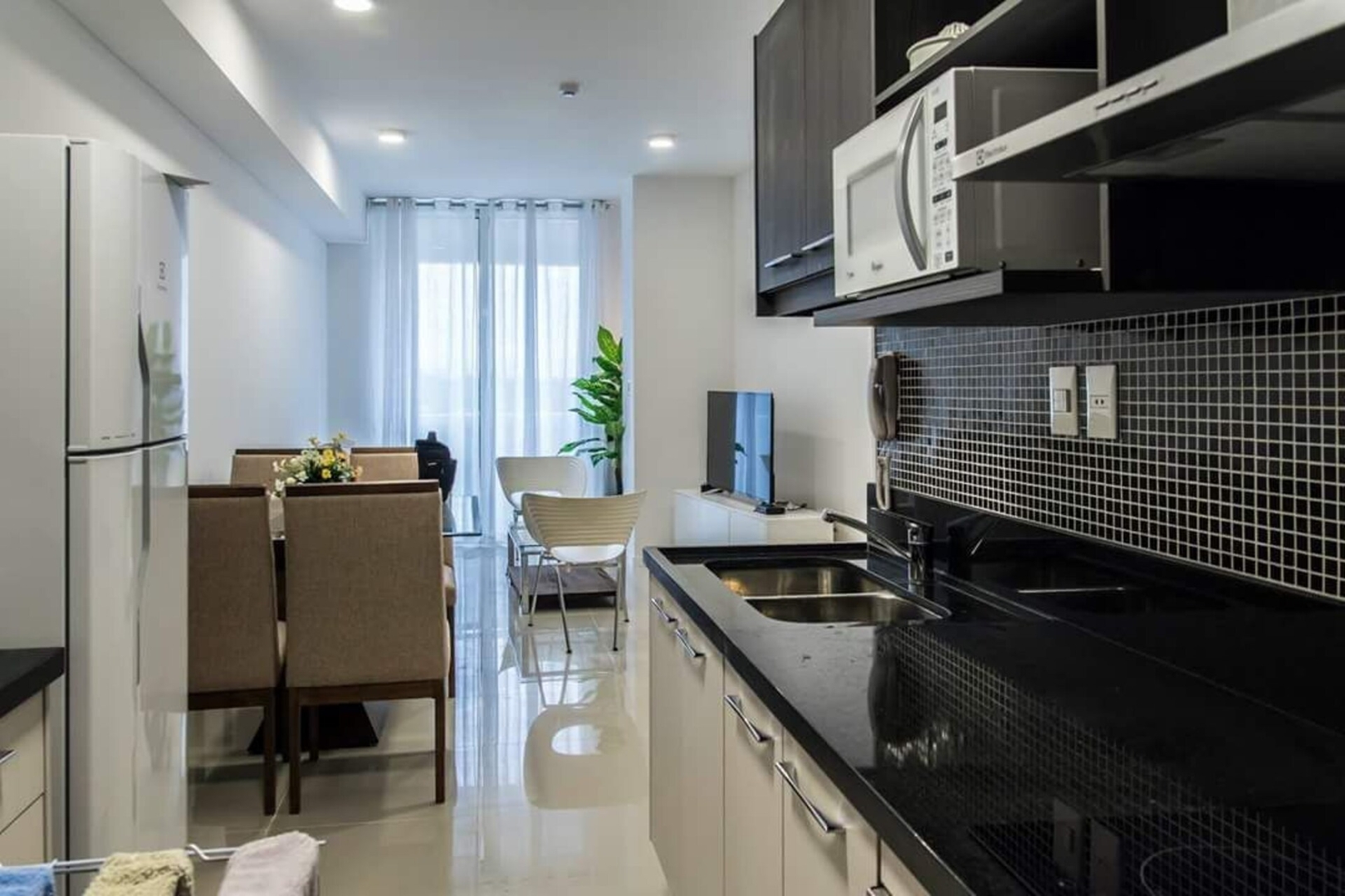 Luxury 2 Bedroom flat at The Tower! 4 Meridian Executive Rentals