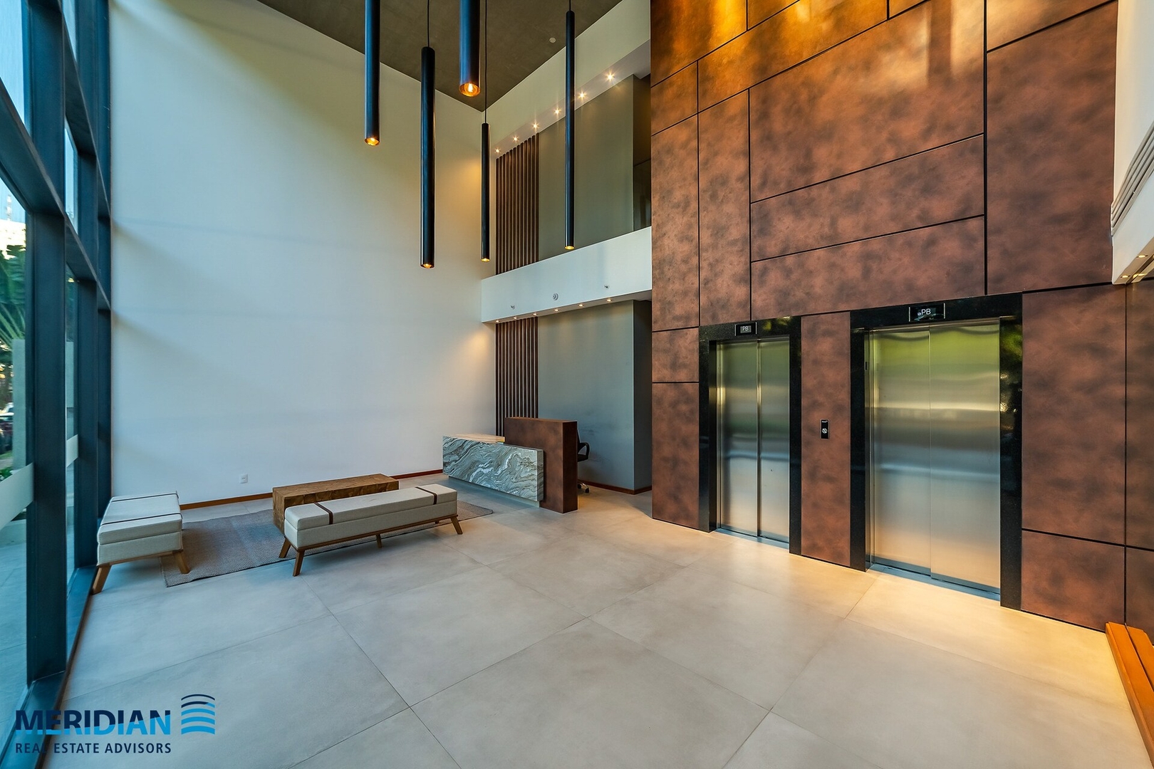 ¡A Pasos del Shopping del Sol! ¡Increíbles vistas! 17 Meridian Executive Rentals