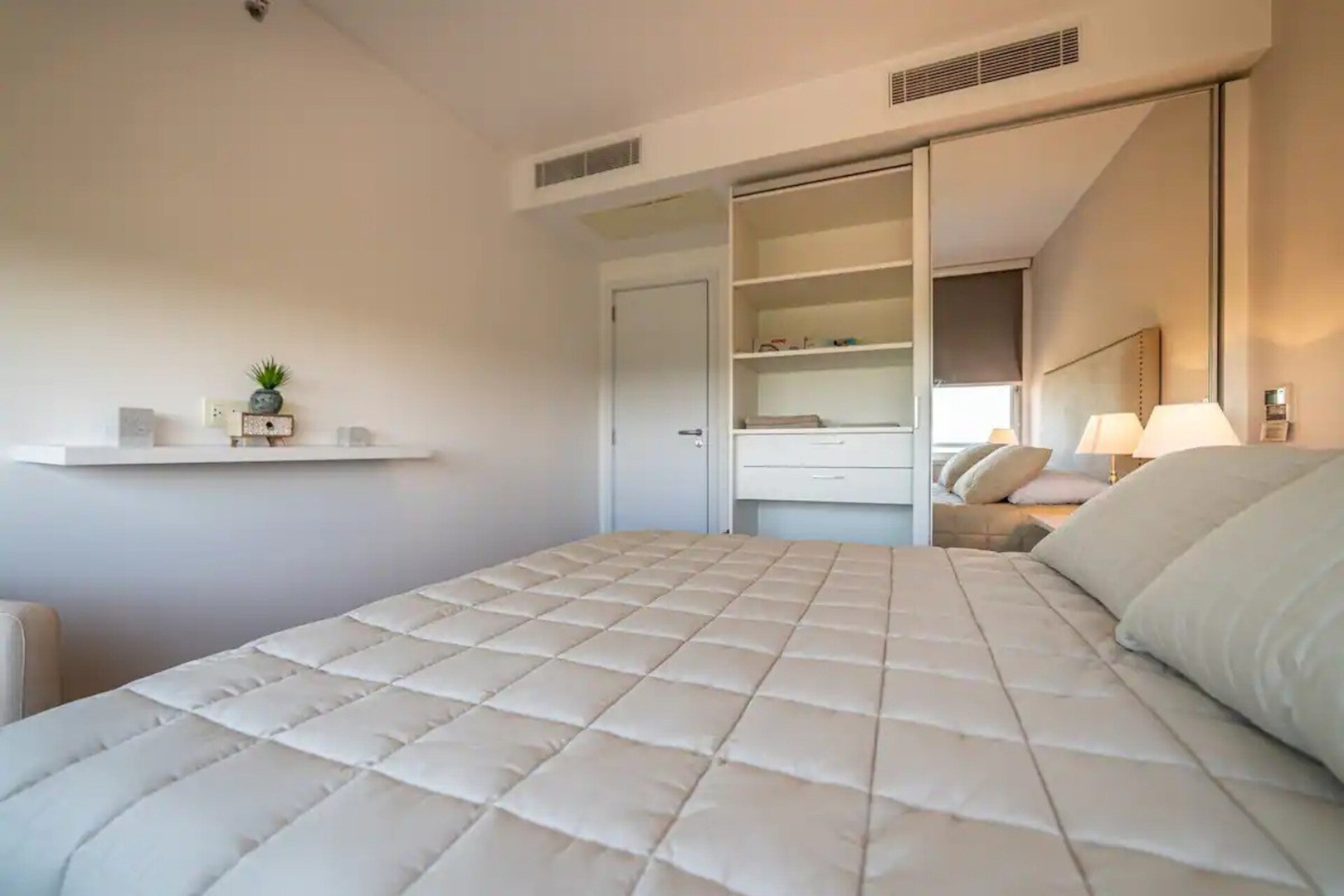 SkyTower A pasos de Shoppings Meridian Executive Rentals