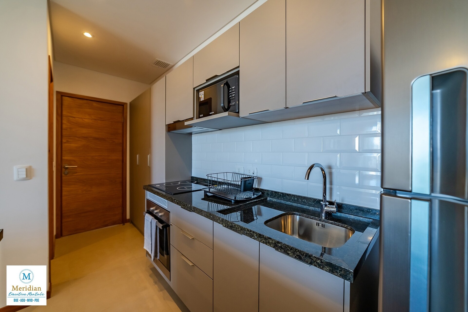 ¡A 50m del Shopping del Sol! 10 Meridian Executive Rentals