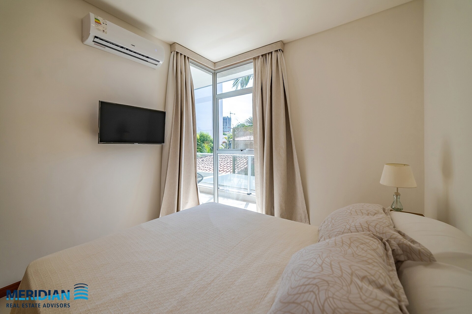 ¡A 50 metros del Shopping del Sol! 5 Meridian Executive Rentals