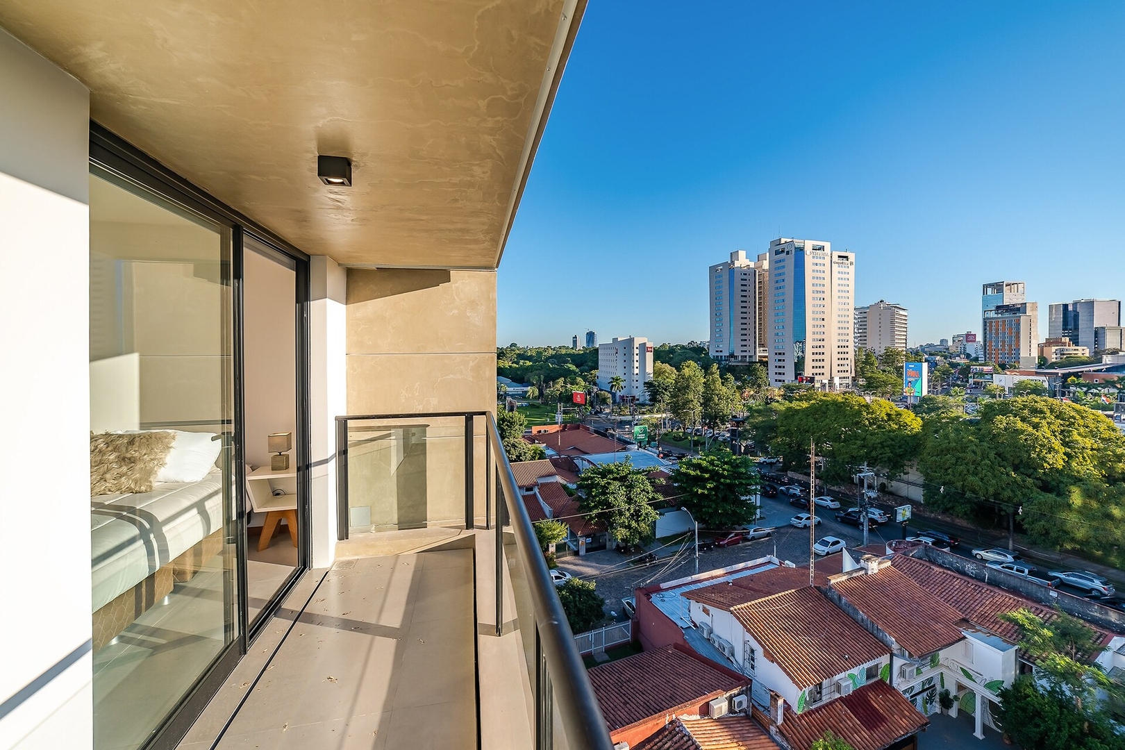 ¡A 30m del Shopping del Sol! 11 Meridian Executive Rentals