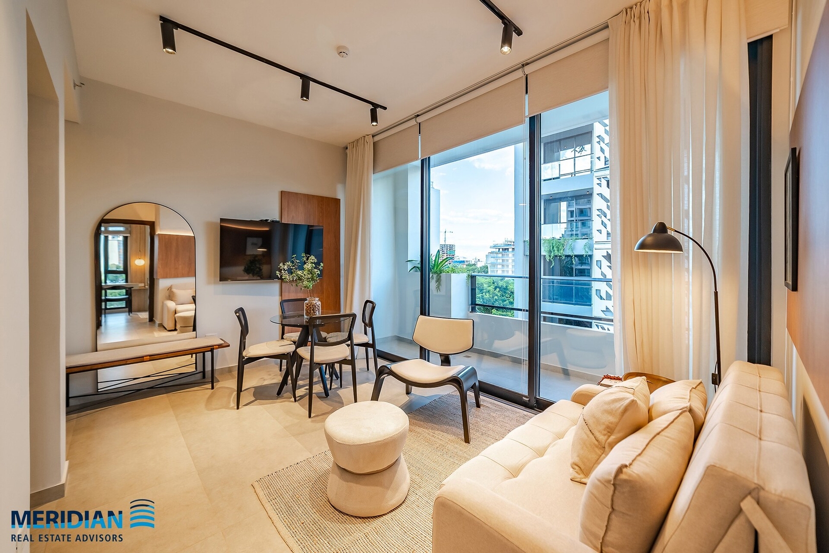 ¡A pasos del Shopping del Sol c/deco profesional! 6 Meridian Executive Rentals