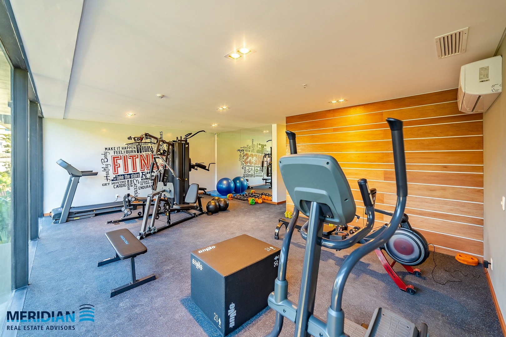 ¡A Pasos del Shopping del Sol! ¡Increíbles vistas! 15 Meridian Executive Rentals