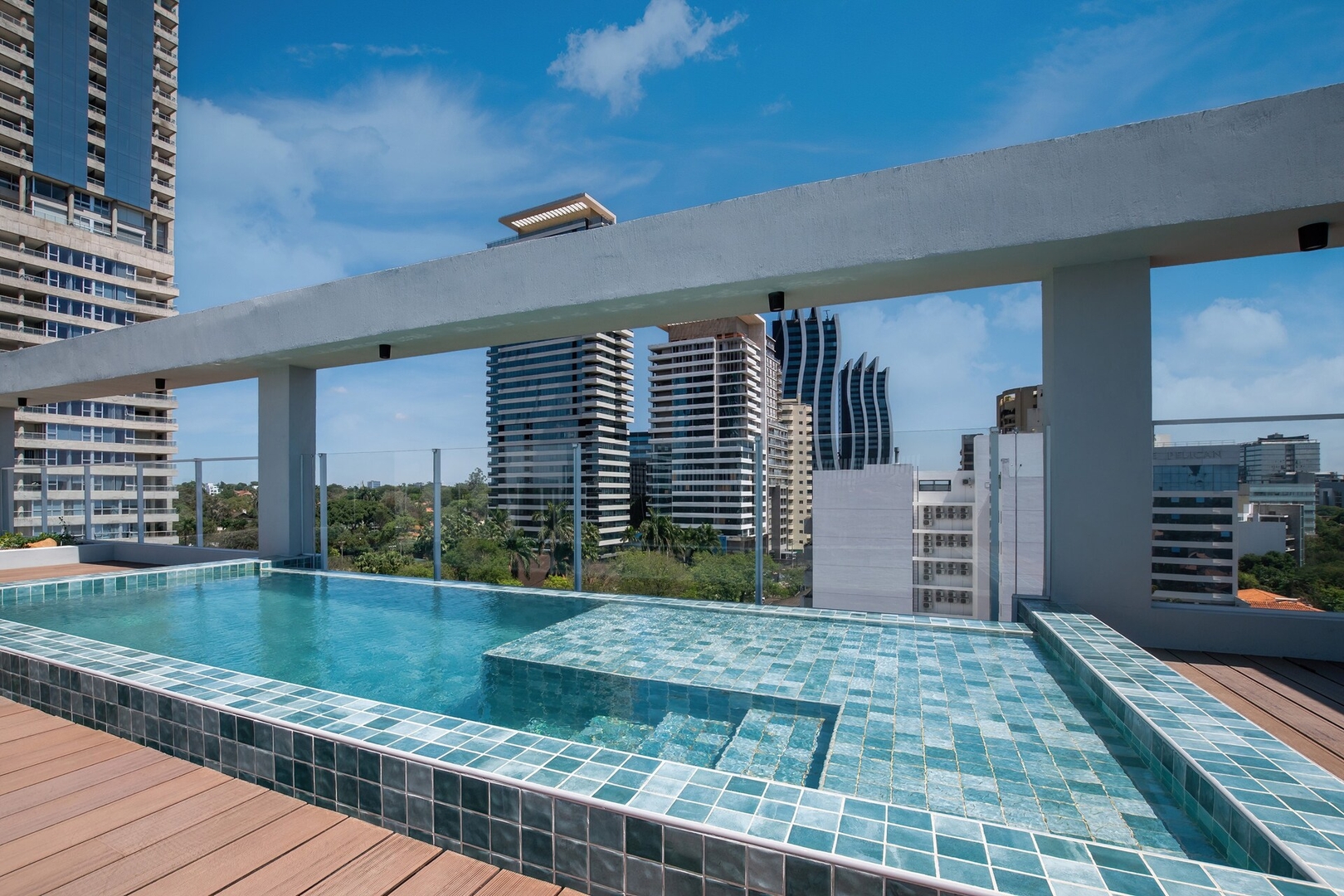 ¡A 200m de Paseo La Galería! 13 Meridian Executive Rentals